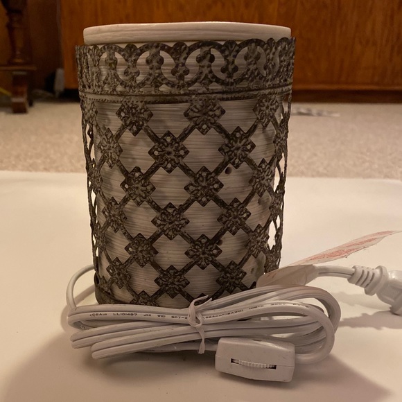Scentsy Other - Scentsy etched core warmer with cover.